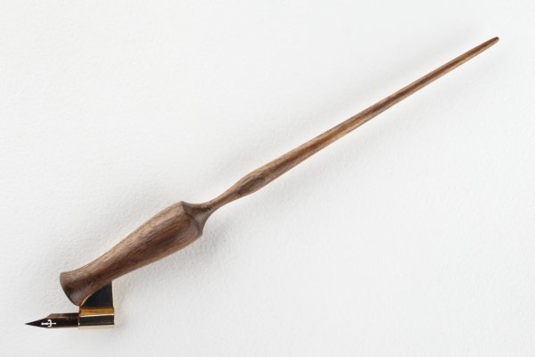 Pen holder made of Amazaque wood
