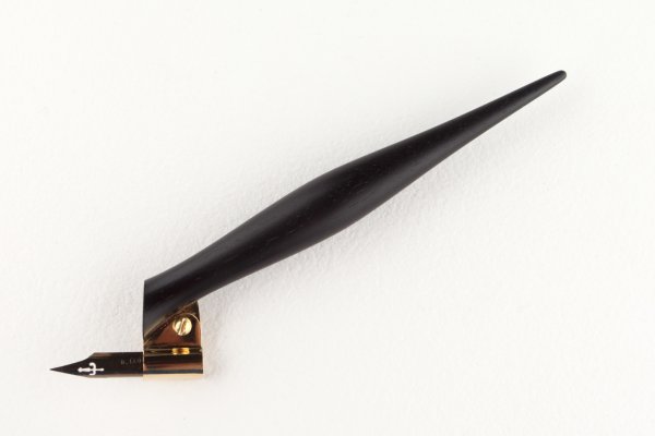 Pen holder made of gabon ebony and finished with high quality wax