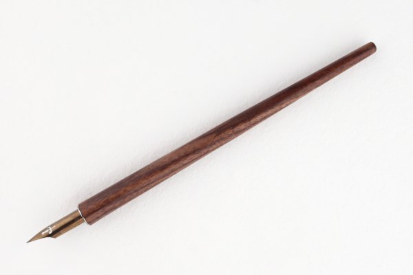 Slim straight pen holder made of pau ferro wood and finished with a natural wax.